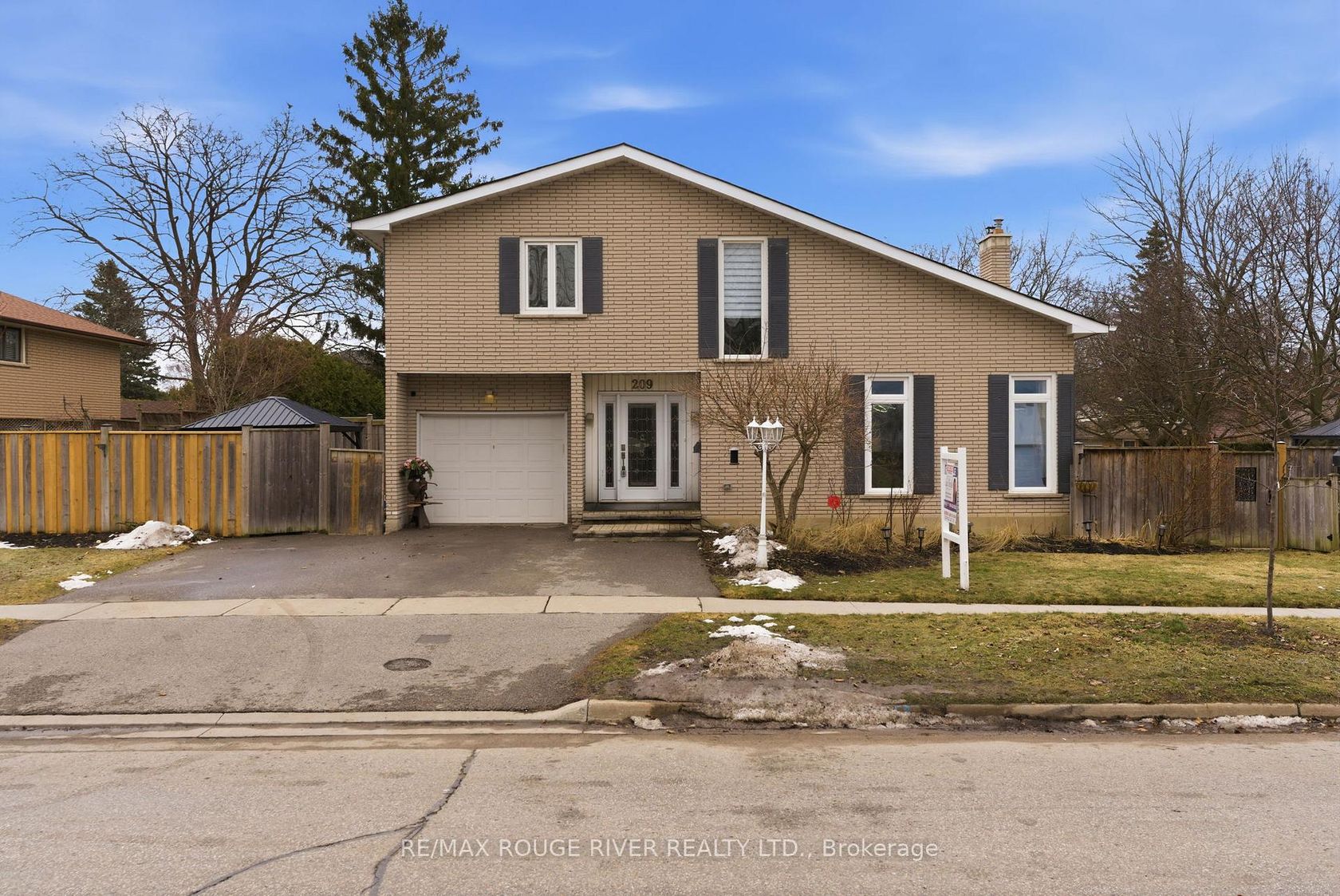 209 Darcy Street, Centennial, Oshawa 