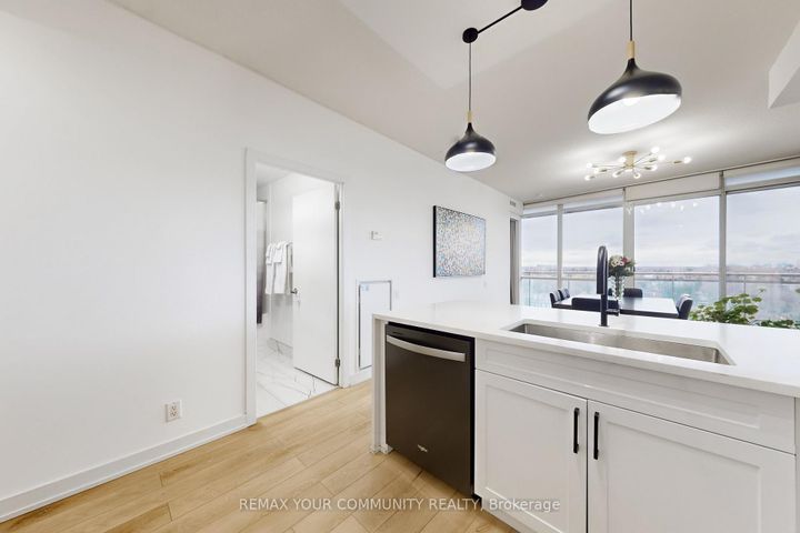 Photo 13 at 1602 - 30 Canterbury Place, Willowdale West, Toronto