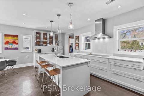 Photo 4 at 31 Clarendon Avenue, Casa Loma, Toronto