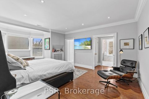 Photo 9 at 31 Clarendon Avenue, Casa Loma, Toronto