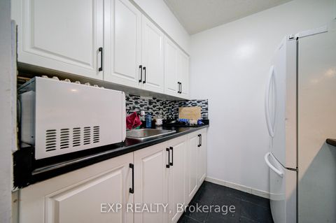 Photo 11 at 402 - 50 Lotherton Pathway, Glen Park, Toronto