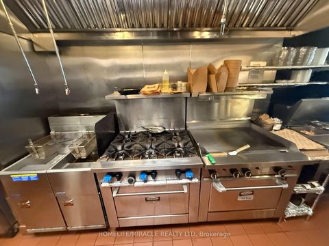 Photo 12 at 80 - 95 The Pond Road, York University Heights, Toronto