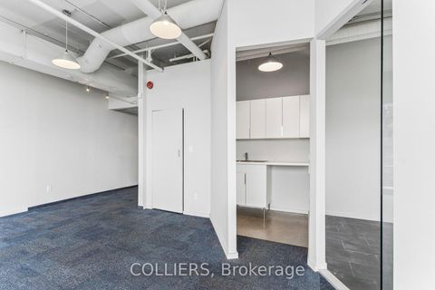 Photo 4 at 903 - 477 Richmond Street W, Waterfront Communities C1, Toronto