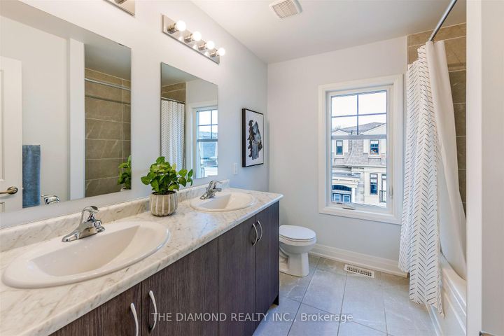 Photo 35 at 2122 Royal Gala Circle, Lakeview, Mississauga