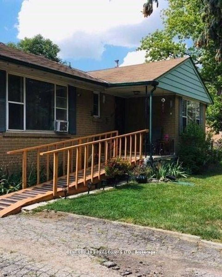 Photo 1 at 320 Ashbury Road, WO West, Oakville