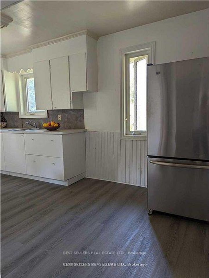 Photo 2 at 320 Ashbury Road, WO West, Oakville