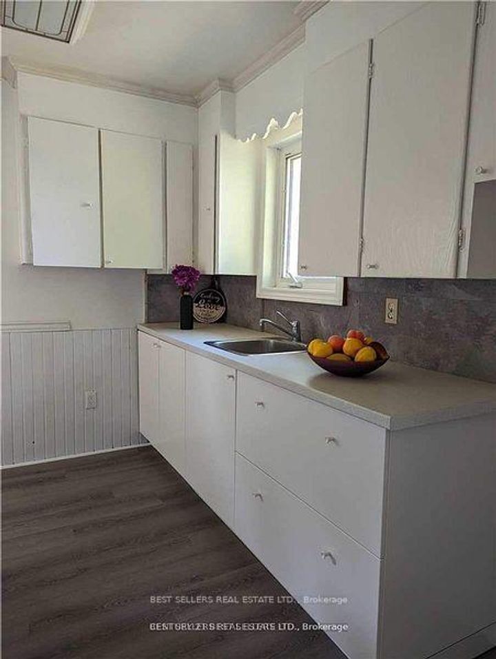 Photo 4 at 320 Ashbury Road, WO West, Oakville