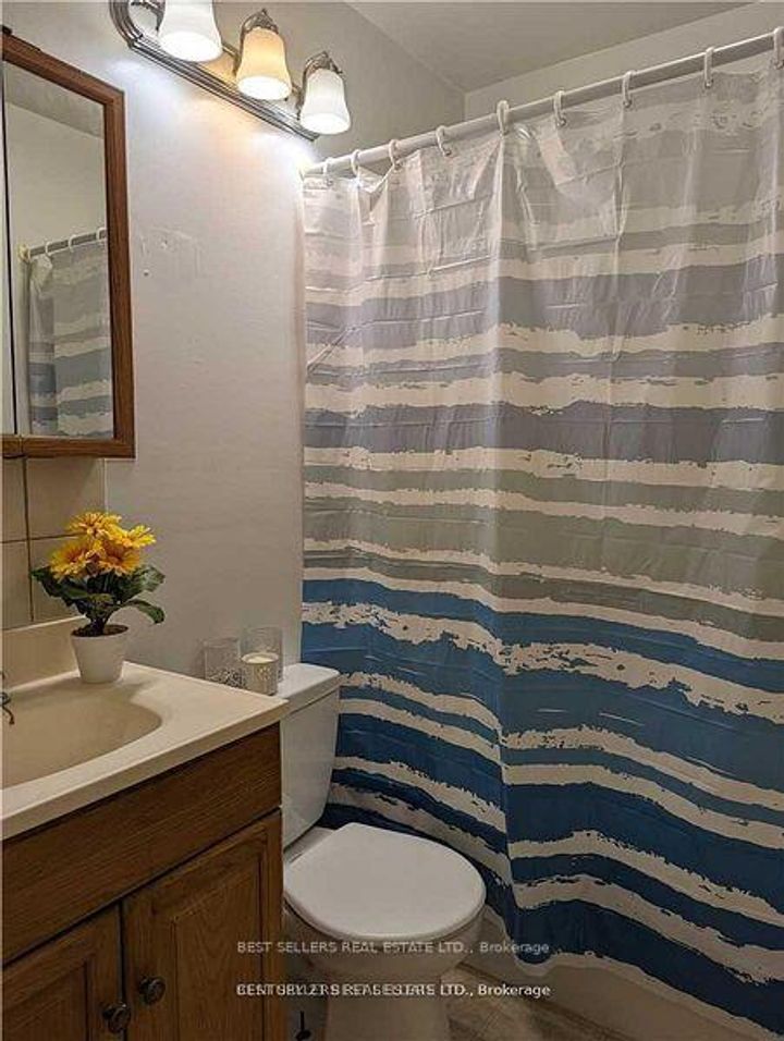 Photo 6 at 320 Ashbury Road, WO West, Oakville