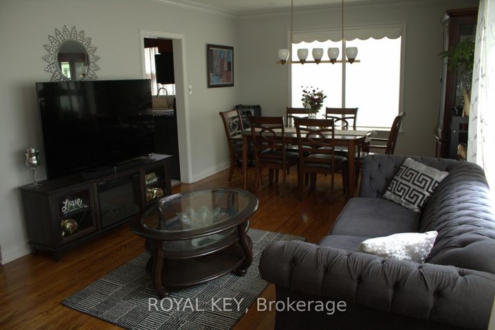 Photo 5 at 20 Kennebec Crescent, Kipling, Toronto
