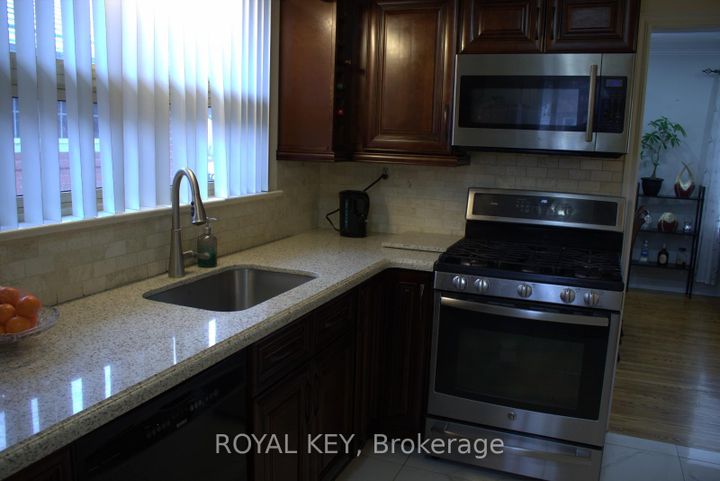 Photo 6 at 20 Kennebec Crescent, Kipling, Toronto