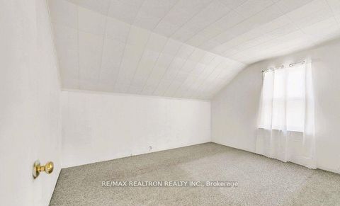 Photo 4 at 16958 Bayview Avenue, Central Newmarket, Newmarket