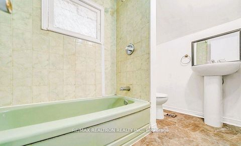 Photo 6 at 16958 Bayview Avenue, Central Newmarket, Newmarket