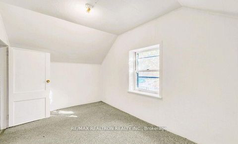 Photo 10 at 16958 Bayview Avenue, Central Newmarket, Newmarket