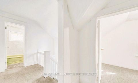 Photo 11 at 16958 Bayview Avenue, Central Newmarket, Newmarket