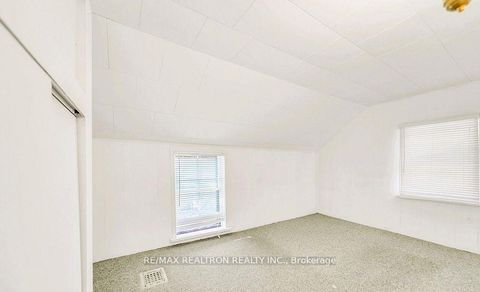 Photo 17 at 16958 Bayview Avenue, Central Newmarket, Newmarket