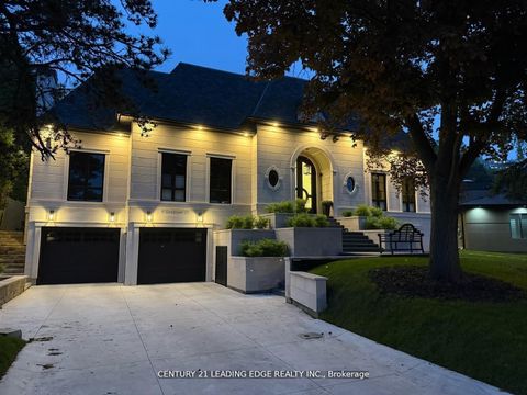 Photo 2 at 9 Sandpiper Court, Donalda, Toronto
