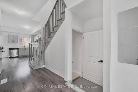 Photo 8 at 79 Gateland Drive, Painswick South, Barrie