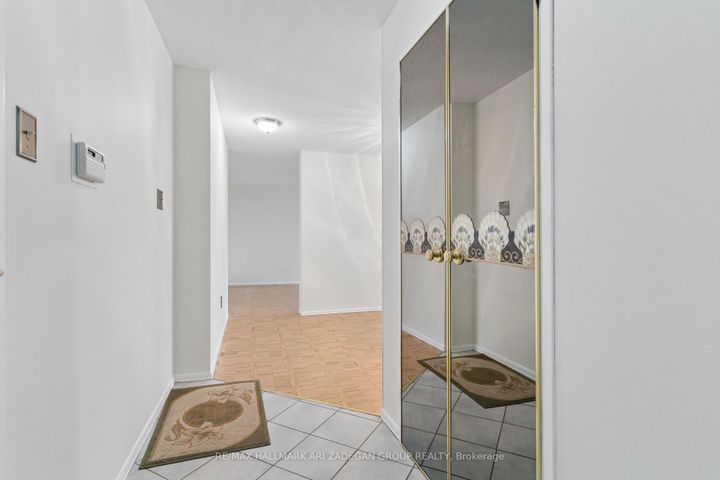 Photo 3 at 2704 - 3650 Kaneff Crescent, Mississauga Valleys, Mississauga