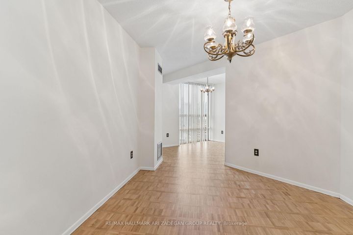 Photo 5 at 2704 - 3650 Kaneff Crescent, Mississauga Valleys, Mississauga