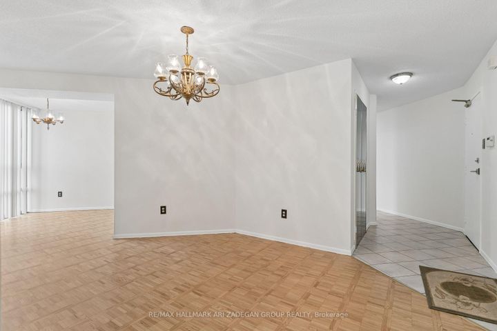 Photo 6 at 2704 - 3650 Kaneff Crescent, Mississauga Valleys, Mississauga