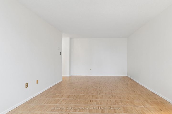Photo 10 at 2704 - 3650 Kaneff Crescent, Mississauga Valleys, Mississauga