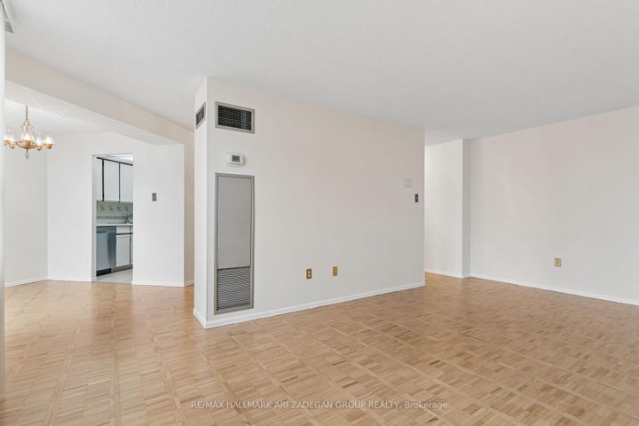 Photo 11 at 2704 - 3650 Kaneff Crescent, Mississauga Valleys, Mississauga
