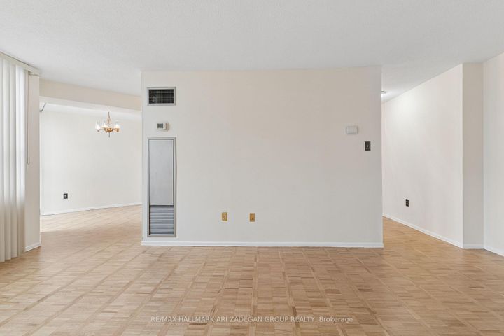 Photo 12 at 2704 - 3650 Kaneff Crescent, Mississauga Valleys, Mississauga