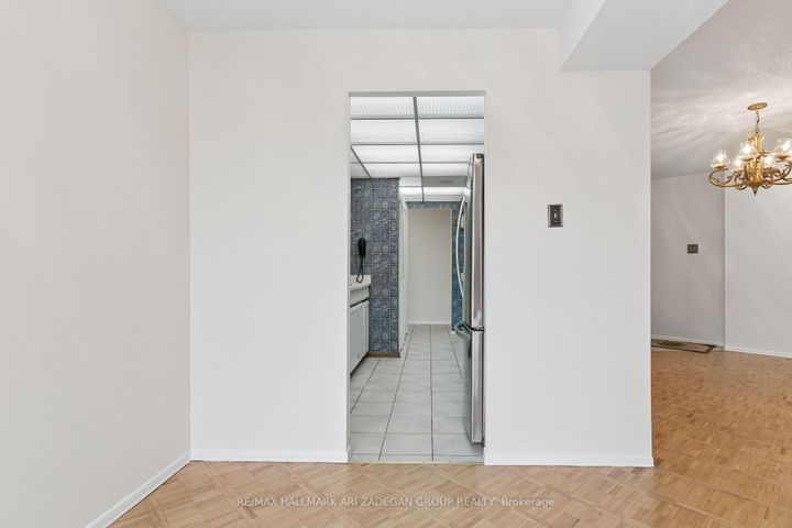 Photo 15 at 2704 - 3650 Kaneff Crescent, Mississauga Valleys, Mississauga