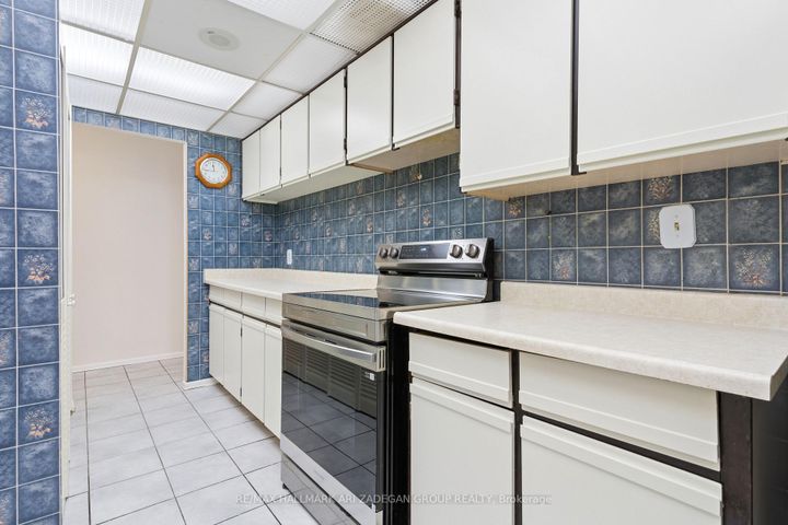 Photo 17 at 2704 - 3650 Kaneff Crescent, Mississauga Valleys, Mississauga