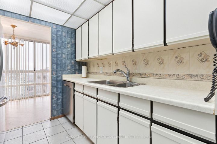 Photo 19 at 2704 - 3650 Kaneff Crescent, Mississauga Valleys, Mississauga