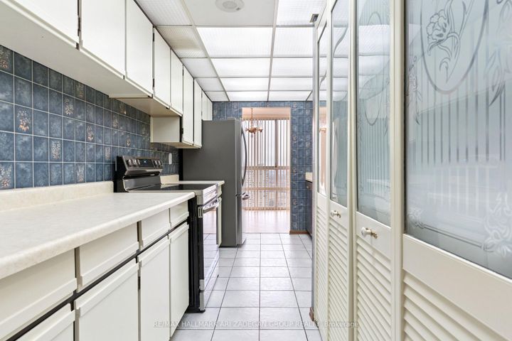 Photo 20 at 2704 - 3650 Kaneff Crescent, Mississauga Valleys, Mississauga