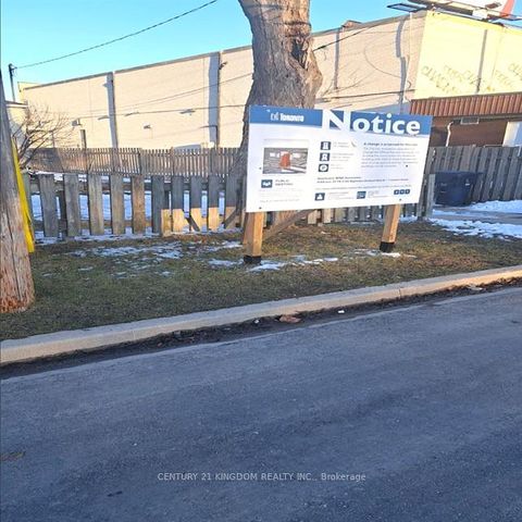 Photo 5 at 11 Centre Street, Scarborough Village, Toronto