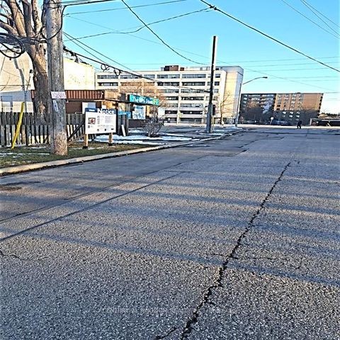 Photo 6 at 11 Centre Street, Scarborough Village, Toronto