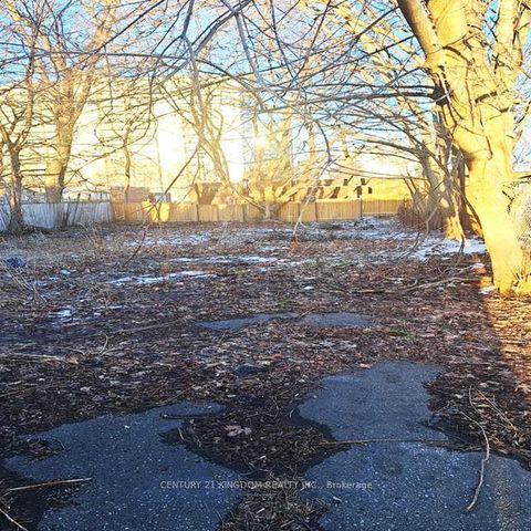 Photo 7 at 11 Centre Street, Scarborough Village, Toronto