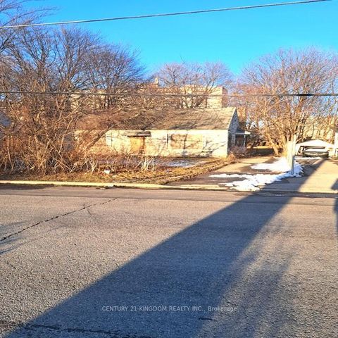 Photo 9 at 11 Centre Street, Scarborough Village, Toronto