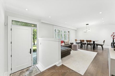 Photo 3 at 165 Clearview Heights, King City, King