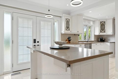 Photo 8 at 165 Clearview Heights, King City, King