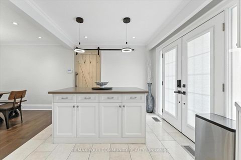 Photo 10 at 165 Clearview Heights, King City, King