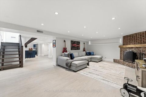 Photo 32 at 165 Clearview Heights, King City, King