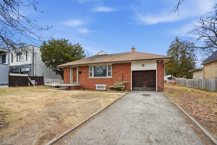 Photo 5 at 1643 Glenburnie Road, Mineola, Mississauga