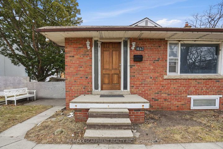 Photo 6 at 1643 Glenburnie Road, Mineola, Mississauga