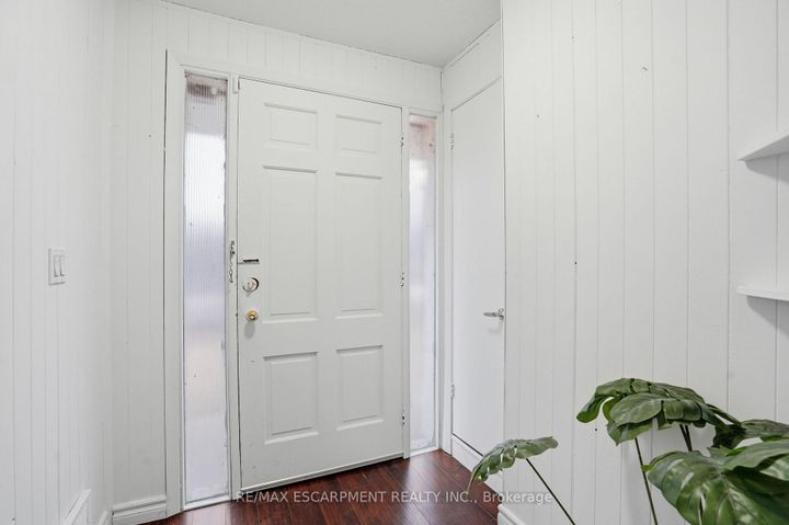 Photo 7 at 1643 Glenburnie Road, Mineola, Mississauga