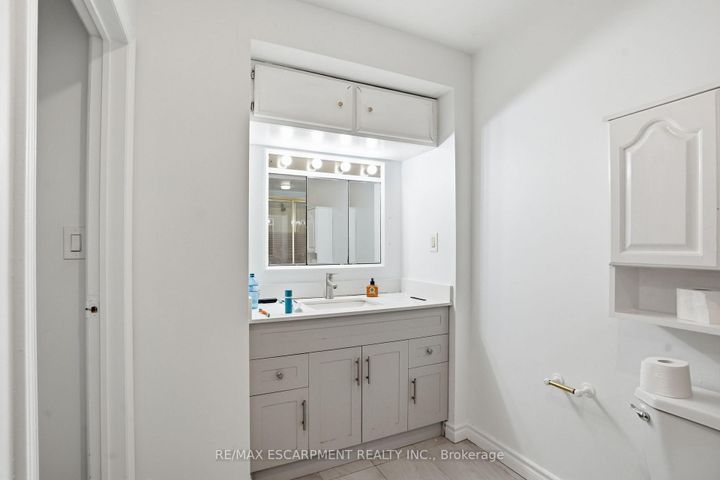 Photo 15 at 1643 Glenburnie Road, Mineola, Mississauga