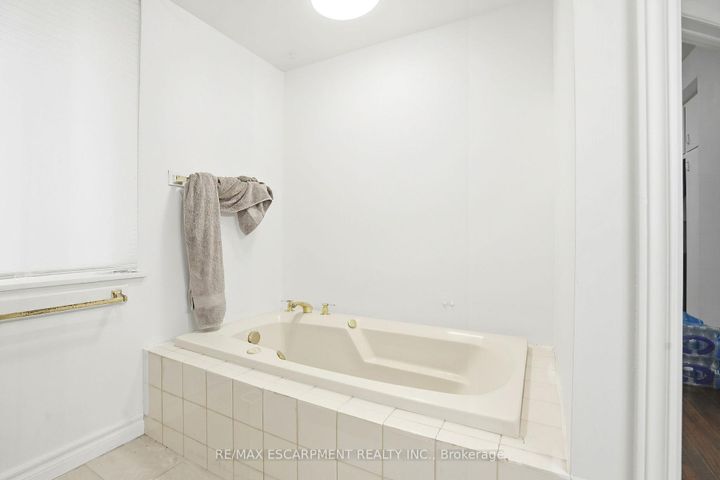 Photo 17 at 1643 Glenburnie Road, Mineola, Mississauga