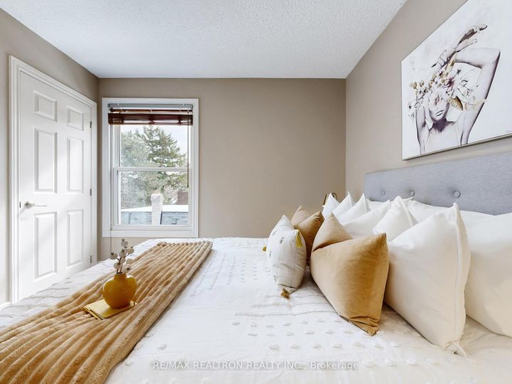 Photo 32 at 12 Hester Court, Royal Orchard, Markham