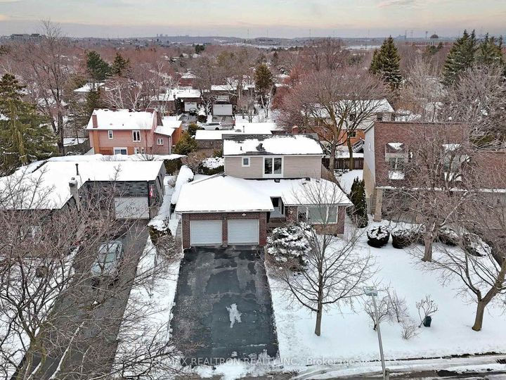 Photo 47 at 12 Hester Court, Royal Orchard, Markham