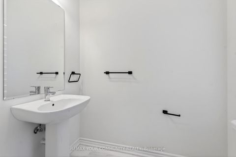 Photo 12 at 5 Valleo Street, Keswick North, Georgina