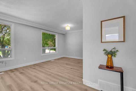 Photo 4 at 47 Aurora Heights Drive, Aurora Heights, Aurora