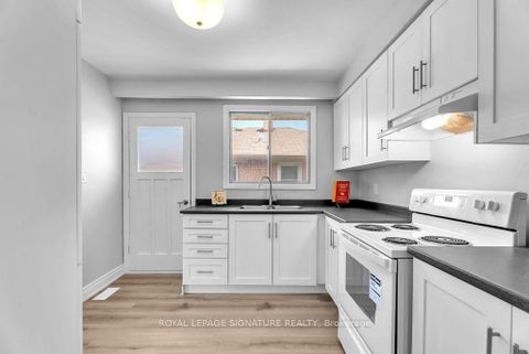 Photo 8 at 47 Aurora Heights Drive, Aurora Heights, Aurora