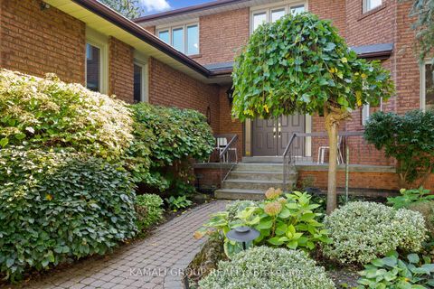 Photo 2 at 287 Dunview Avenue, Willowdale East, Toronto
